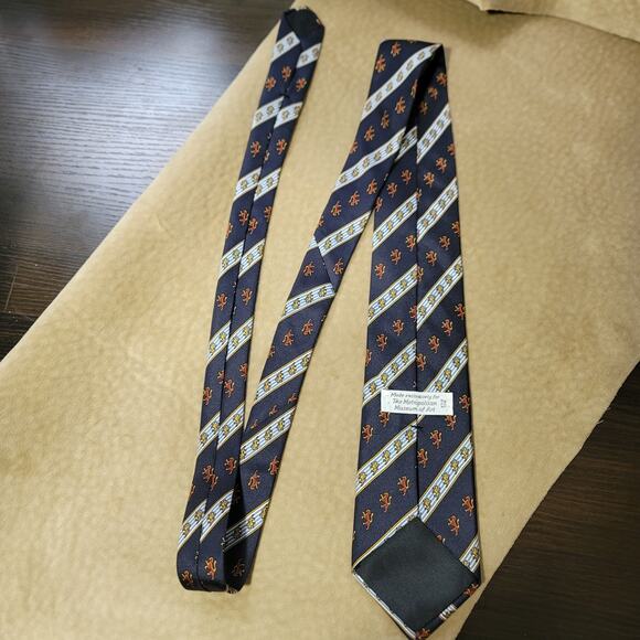 Metropolitan Museum of Art 100% Silk Men's Neck Tie Red Blue Gold EUC - Picture 1 of 6